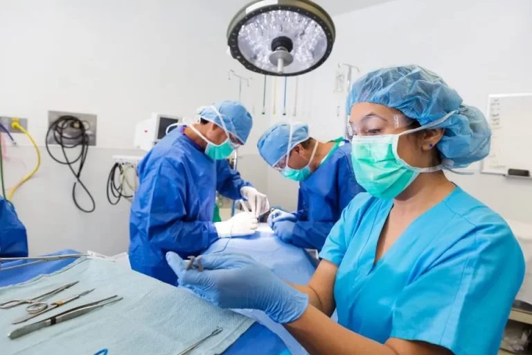 What Is A Surgical Tech